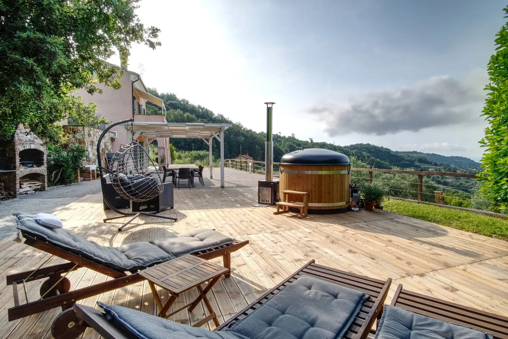 TRA GLI ULIVI E LE STELLE - FINALE LIGURE - 4672-4675